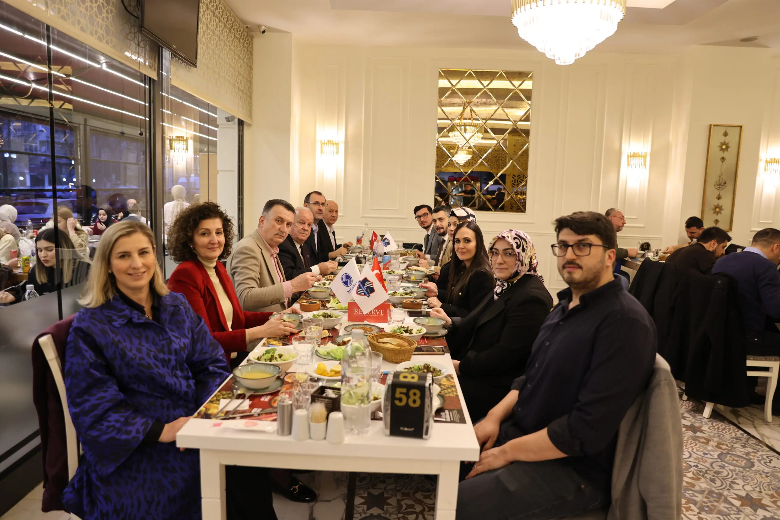 Birlik, beraberlik ve paylaşmanın maneviyatını hep birlikte yaşadığımız “Geleneksel Vakıf Aile İftarımızı” büyük bir heyecanla gerçekleştirdik.